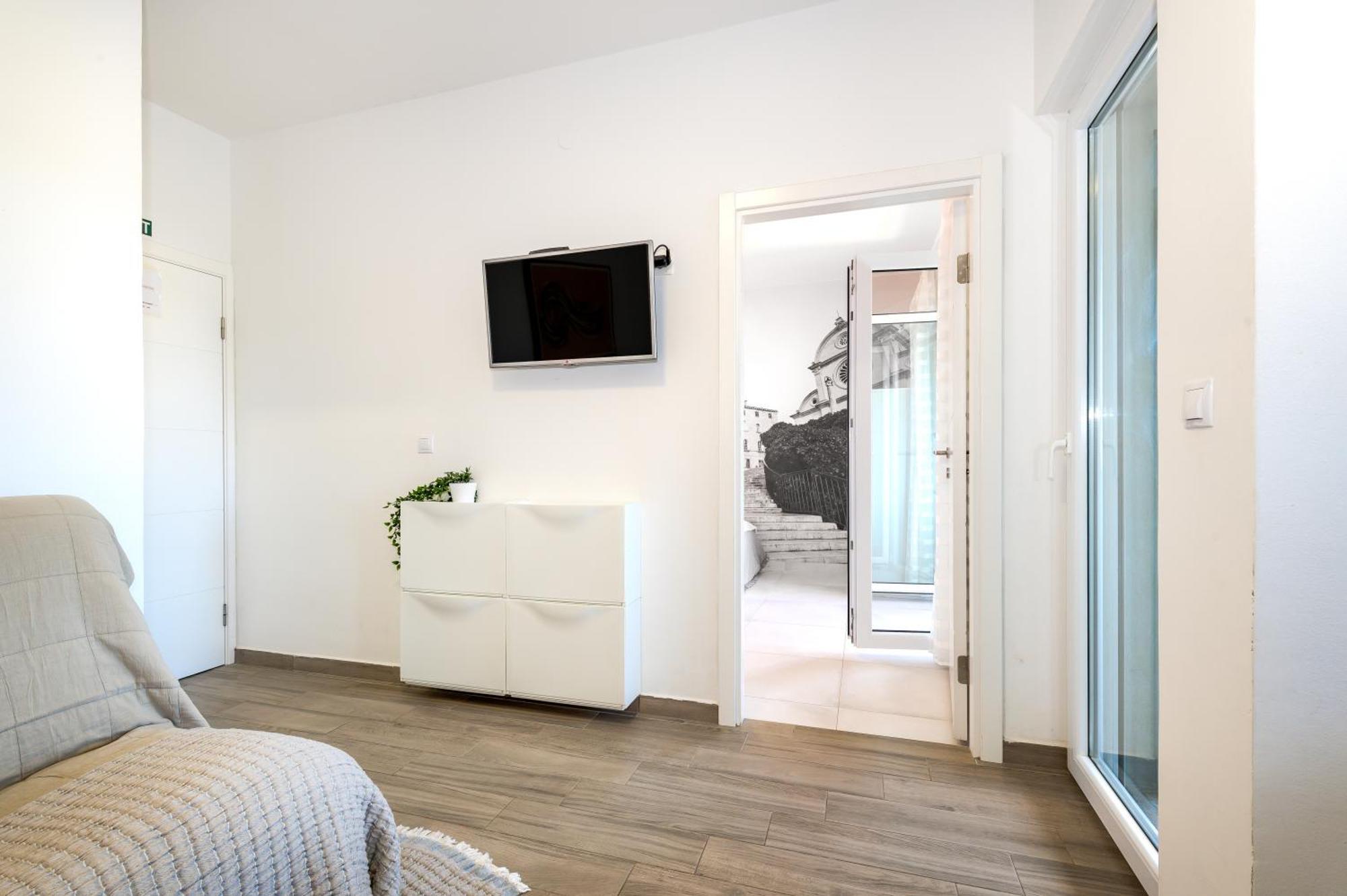 Ojra New Apartment With Seaview شيبينيك المظهر الخارجي الصورة