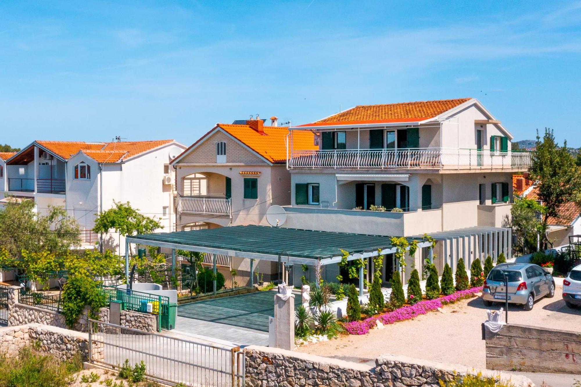 Ojra New Apartment With Seaview شيبينيك المظهر الخارجي الصورة