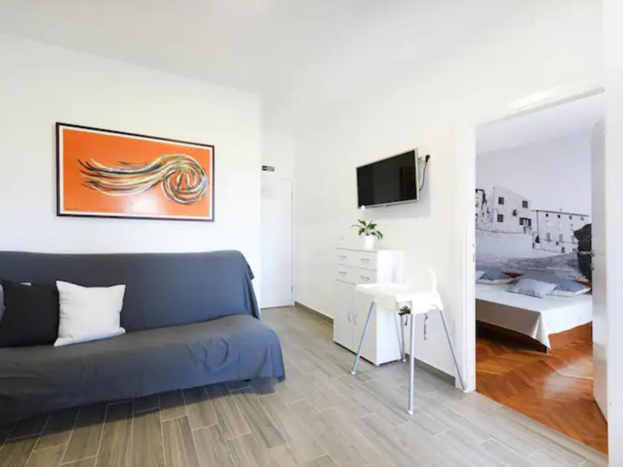 Ojra New Apartment With Seaview شيبينيك الغرفة الصورة